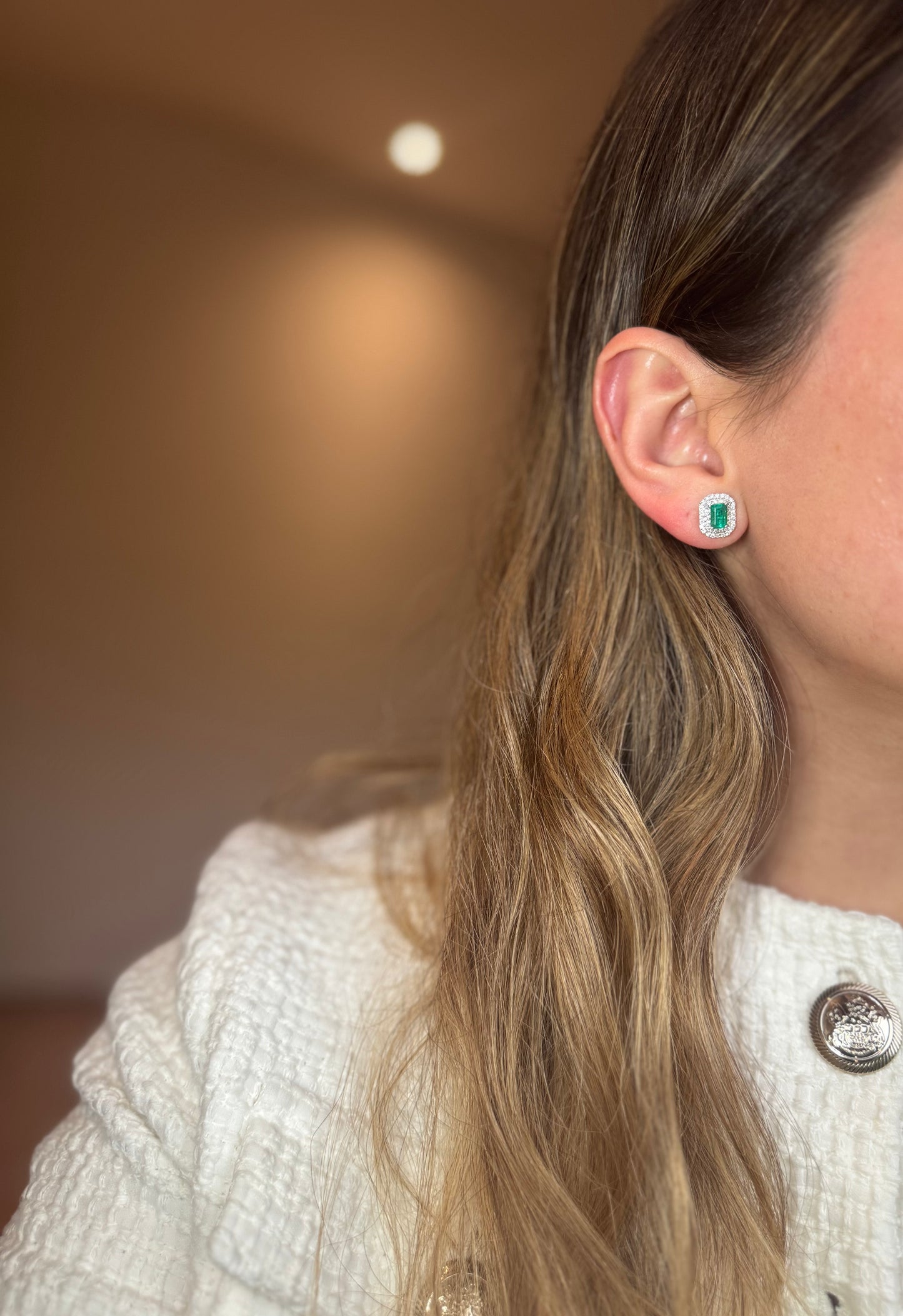 Aretes de esmeralda con doble halo de diamantes