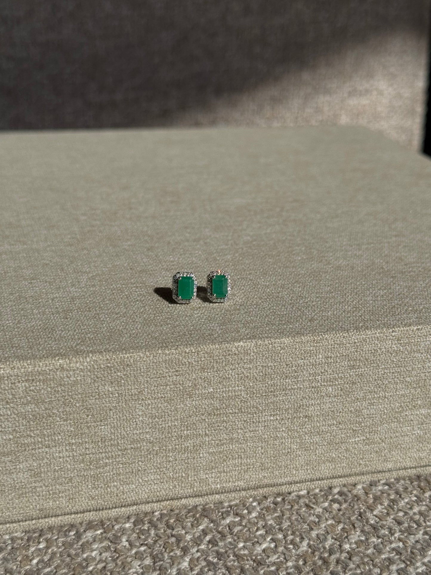 Aretes Esmeralda y Diamantes en Oro 14k