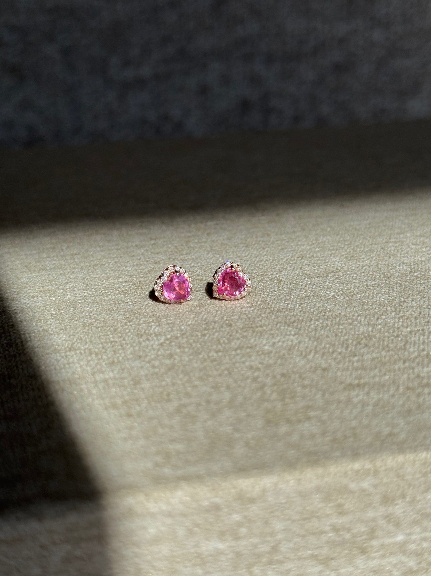 Aretes Zafiro Rosa Corazón Oro 14k