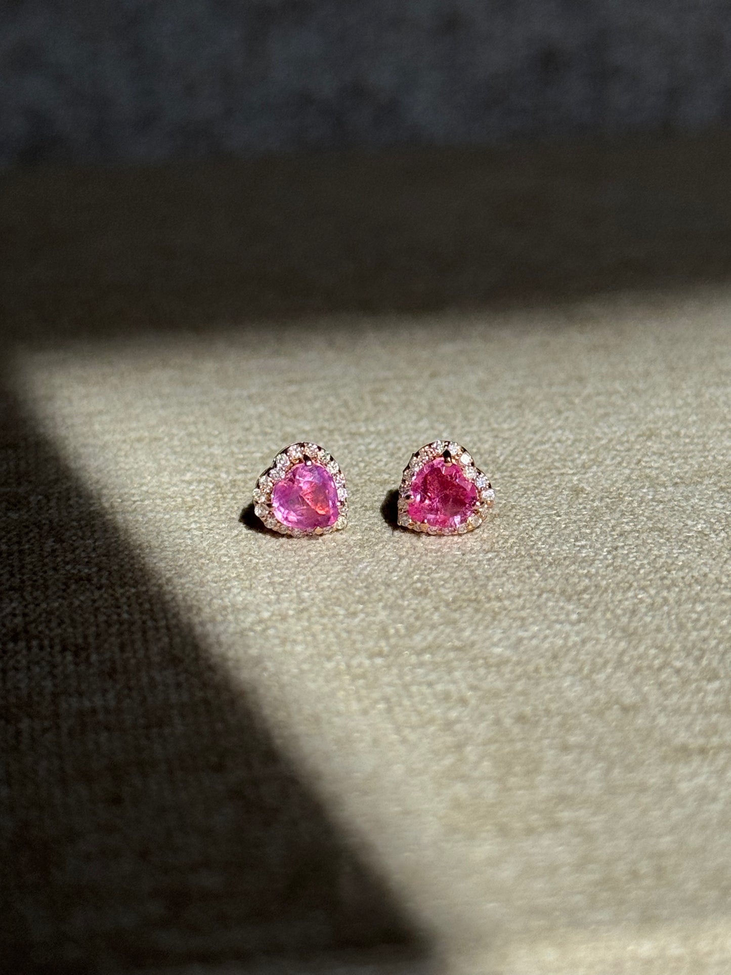 Aretes Zafiro Rosa Corazón Oro 14k