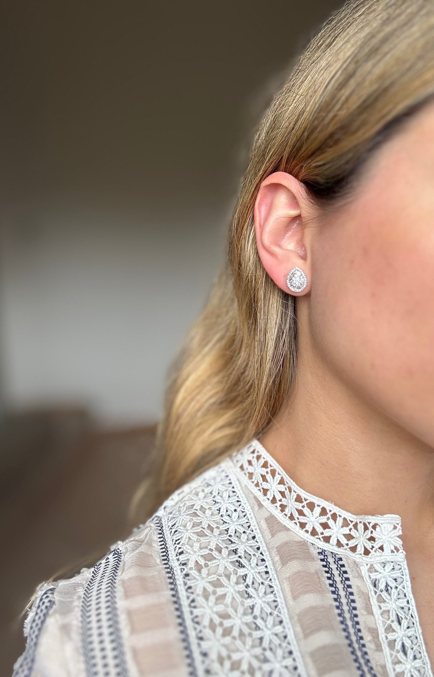 Aretes cluster de diamantes en pera 18k