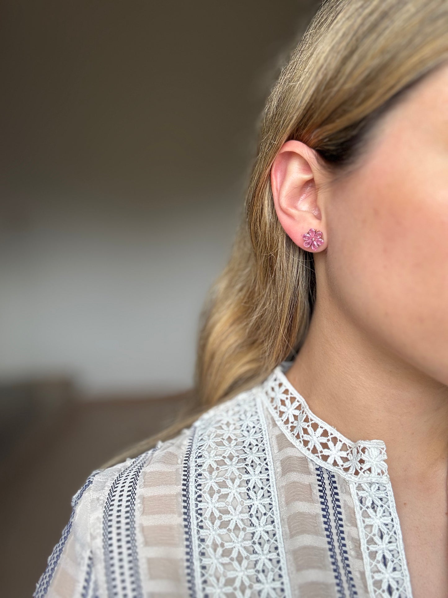 Aretes de Flor en Zafiro Rosa Oro 14k