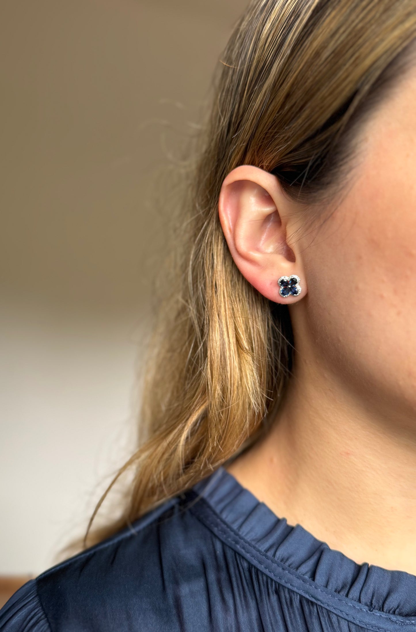 Aretes en forma de flor de Zafiro y Diamantes