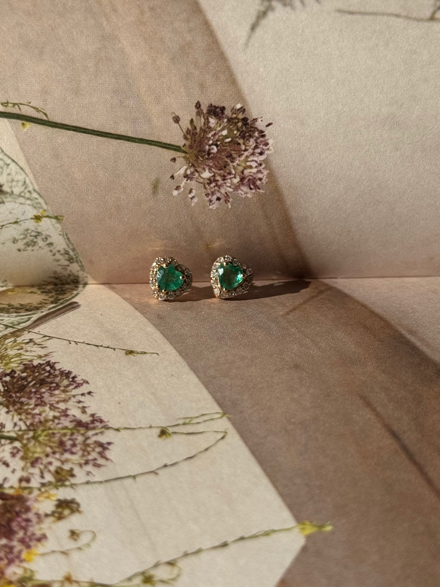 Aretes Esmeralda Corazón Oro 14k