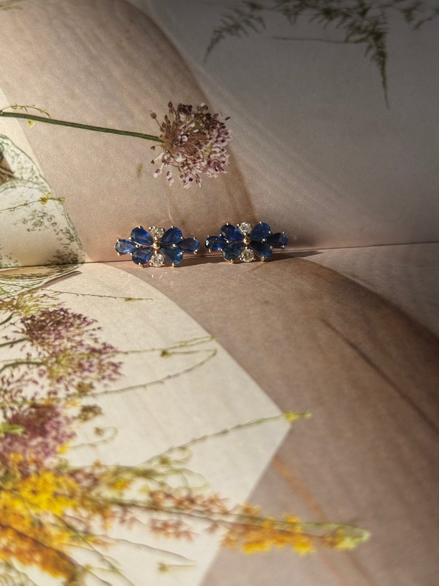 Aretes Climber Zafiro y Diamantes en Oro 14k