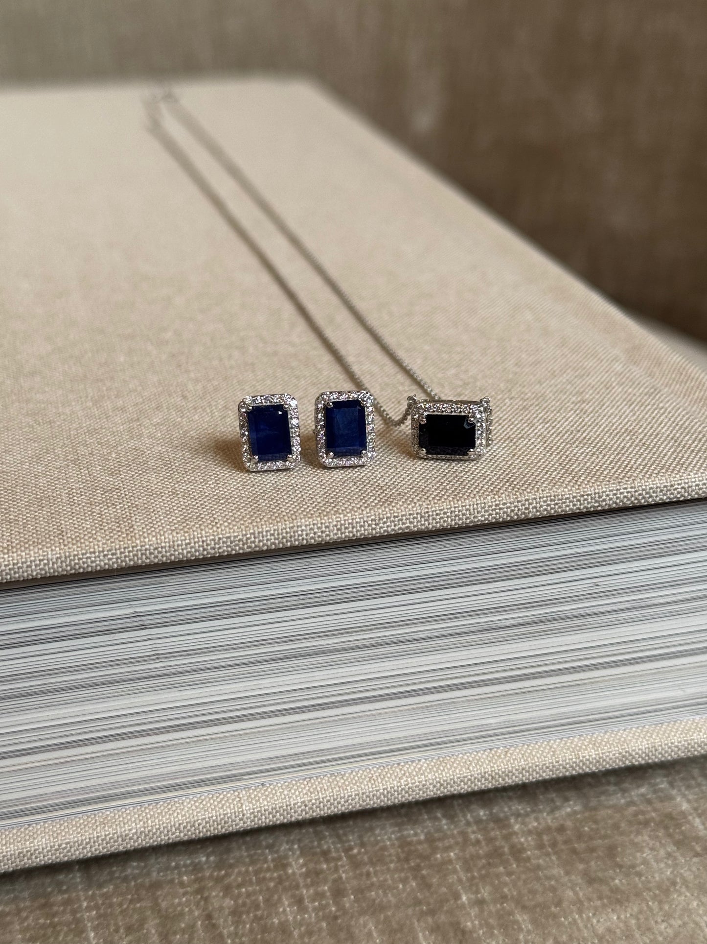 Aretes Zafiro y Diamantes en Oro 14k