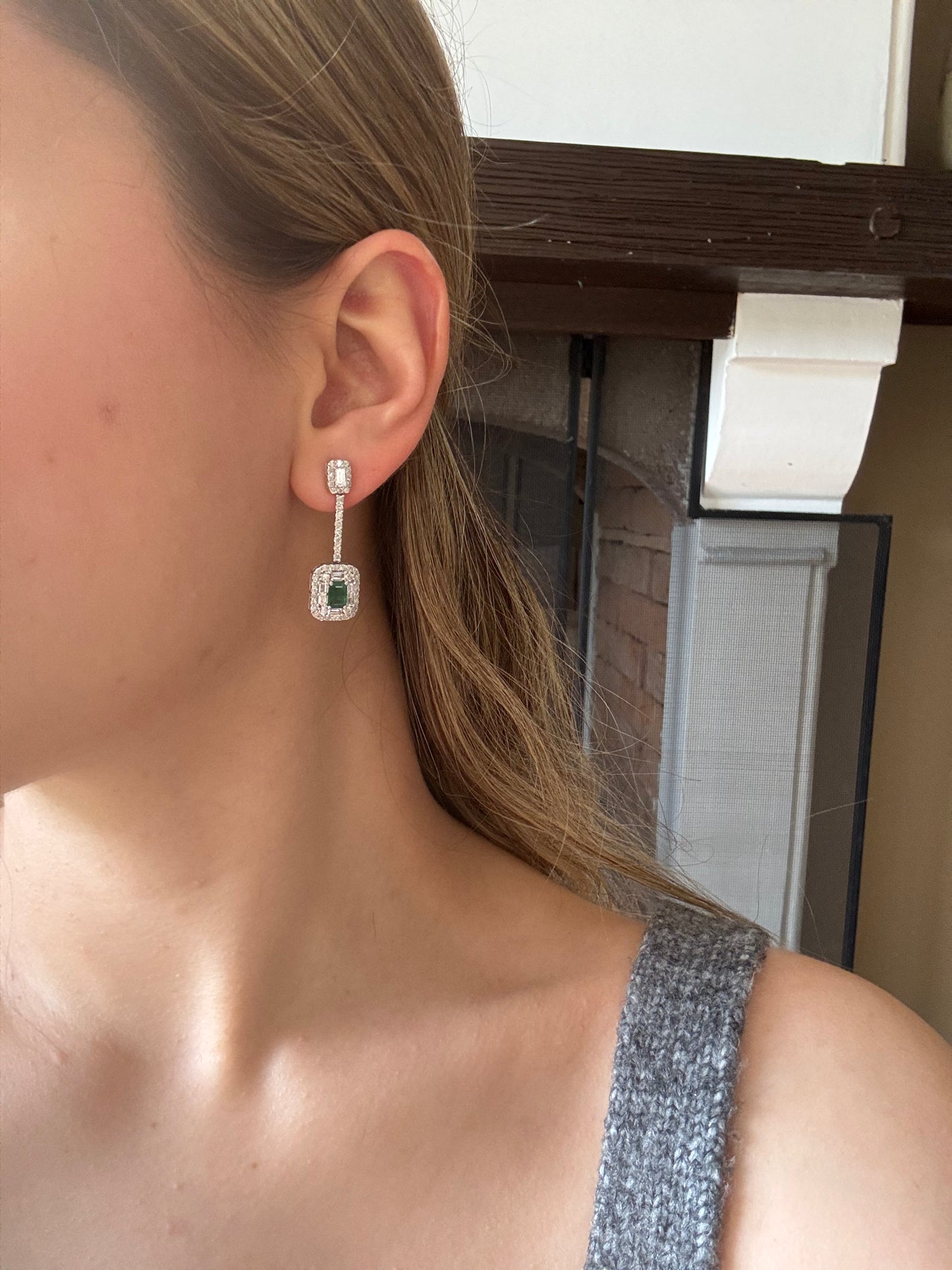 Aretes Largos de Esmeralda y Diamantes en Oro 14k