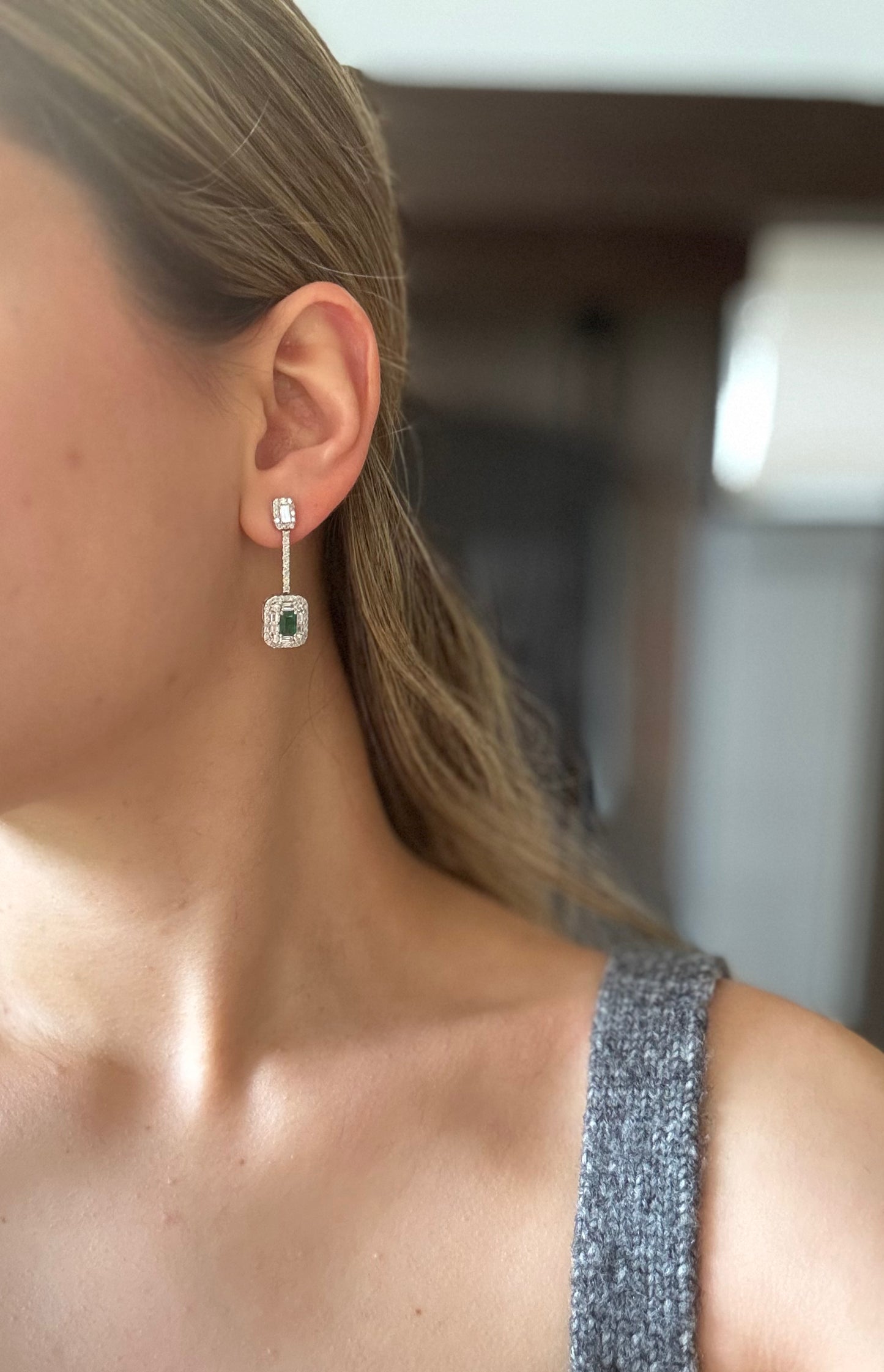 Aretes Largos de Esmeralda y Diamantes en Oro 14k