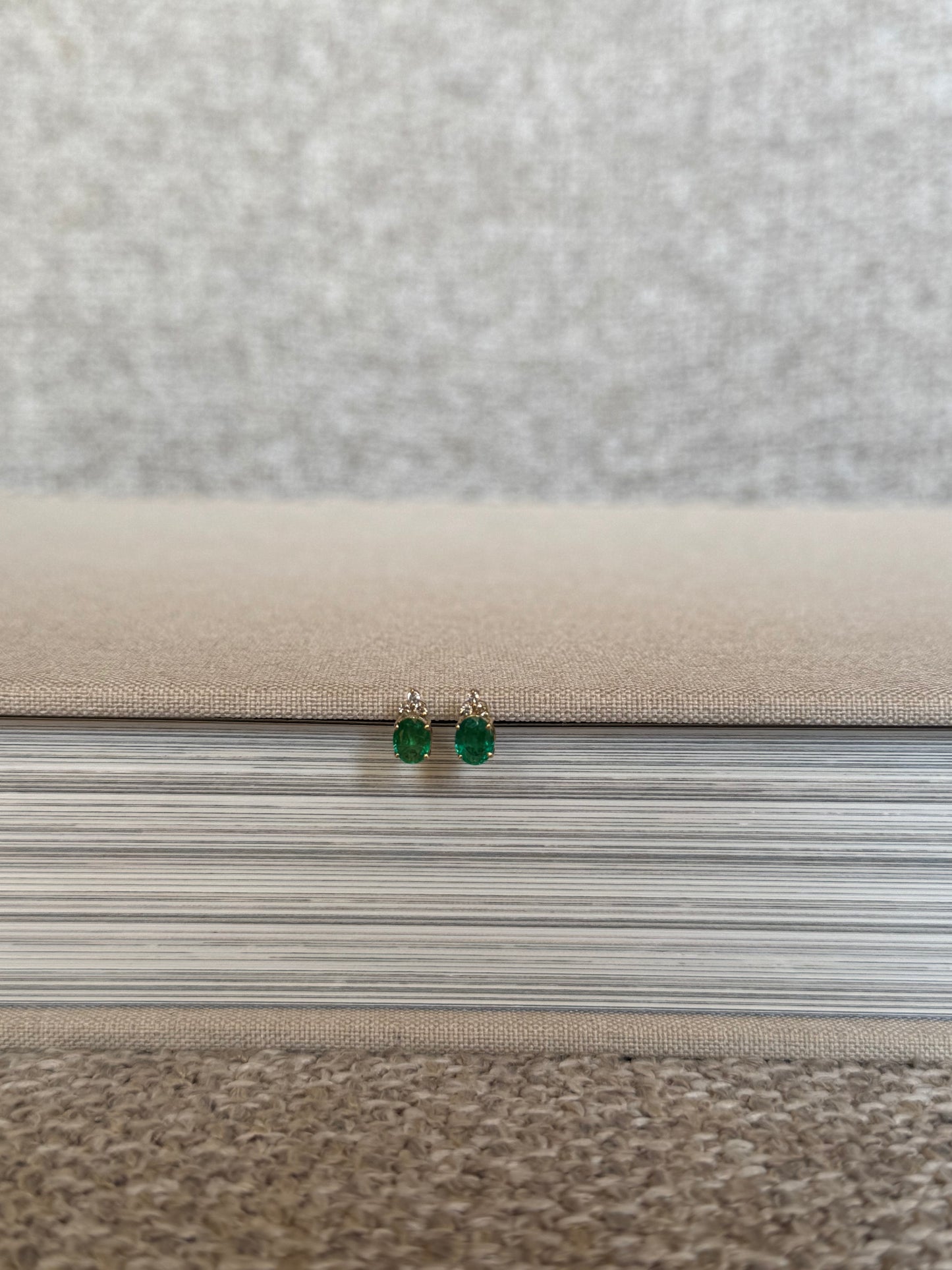 Studs Esmeralda y Diamantes