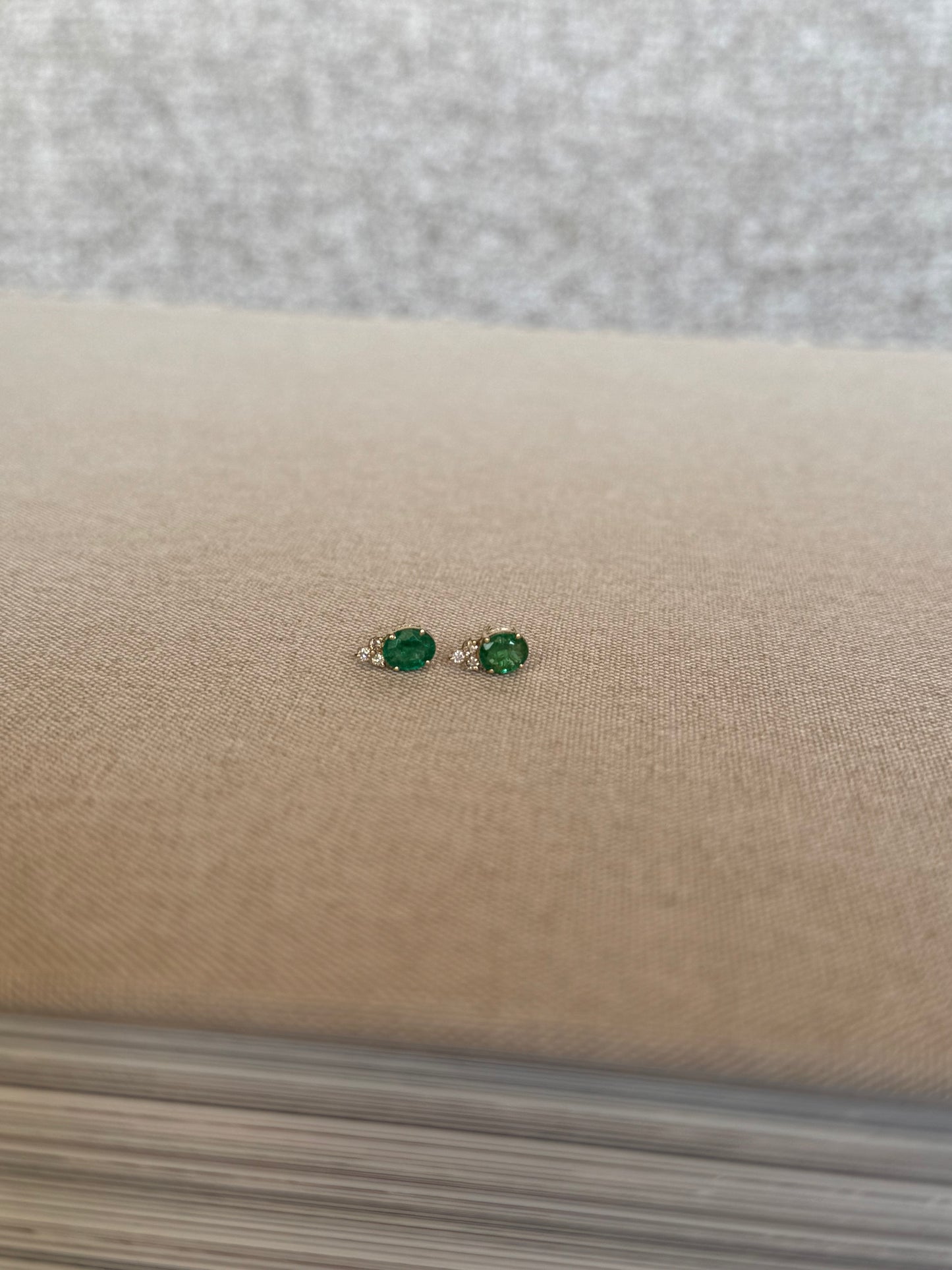 Studs Esmeralda y Diamantes