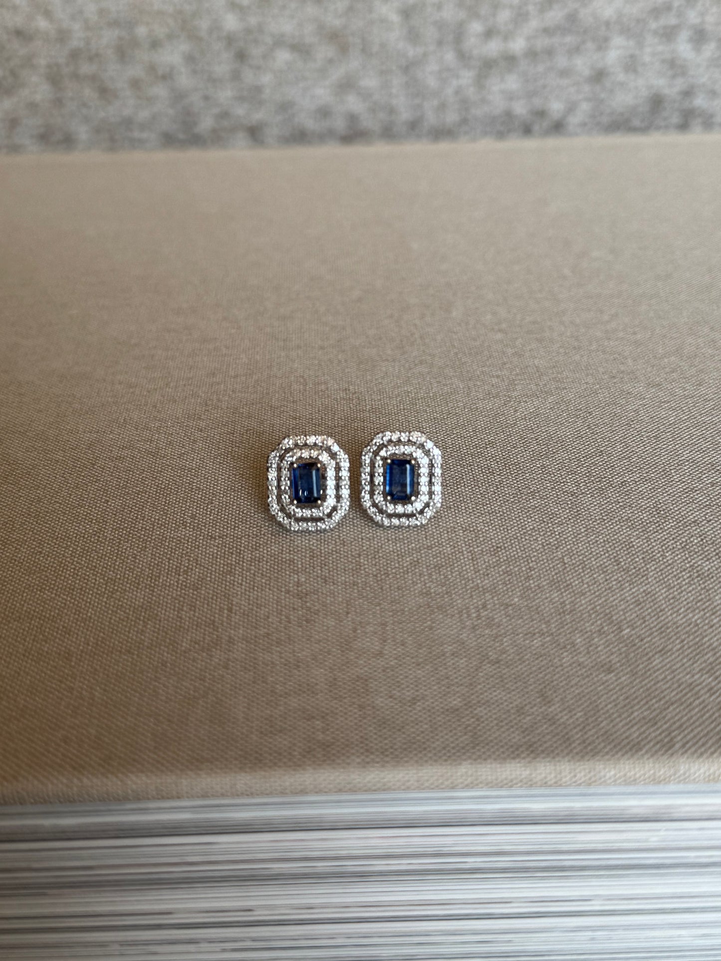 Aretes Zafiro Con Doble Halo de Diamantes