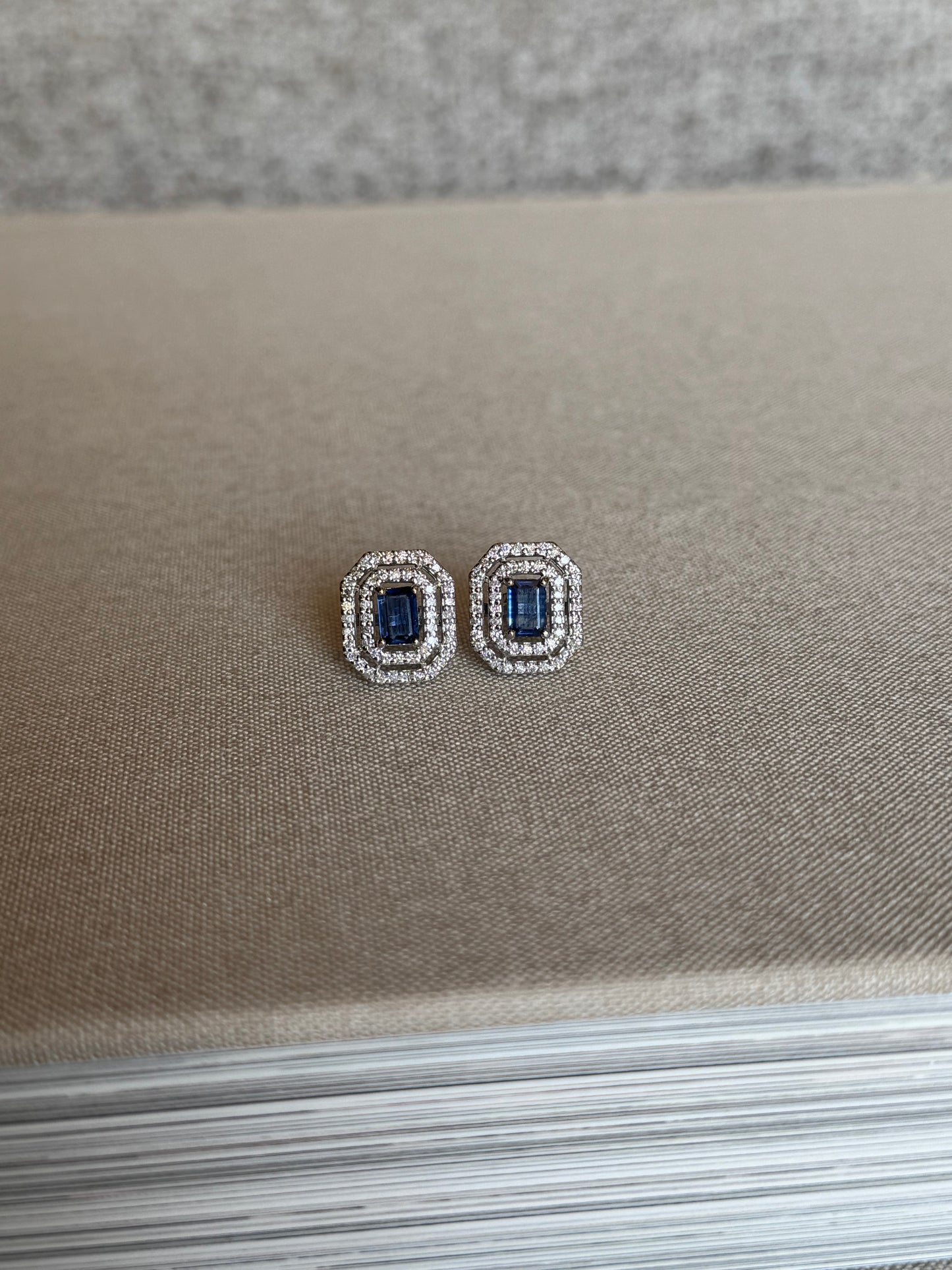 Aretes Zafiro Con Doble Halo de Diamantes