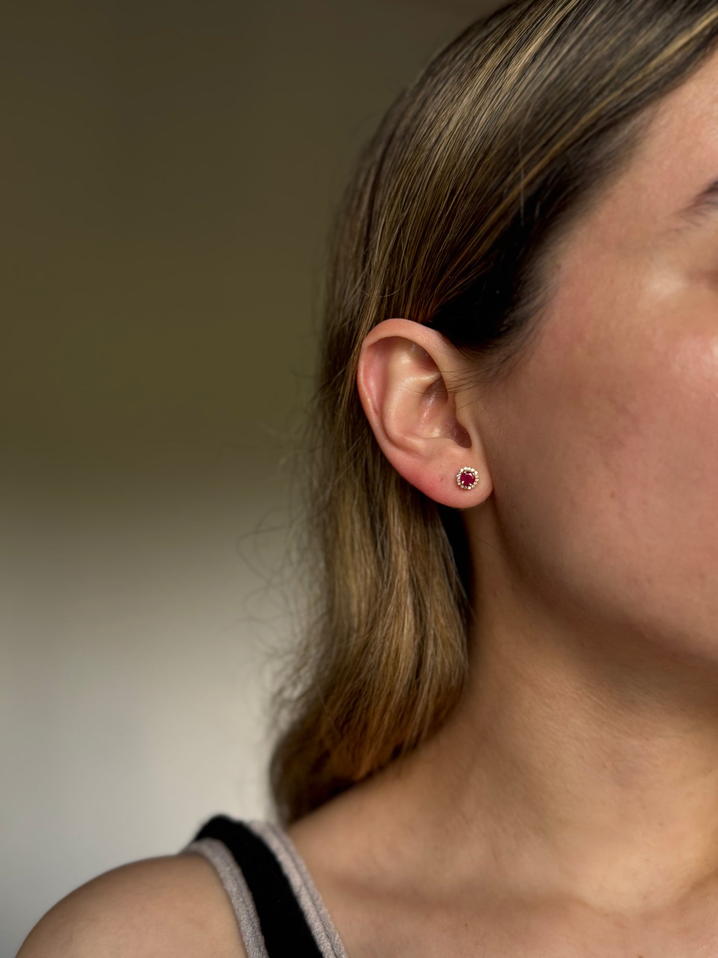 Aretes Rubí y Diamantes en Oro 14k