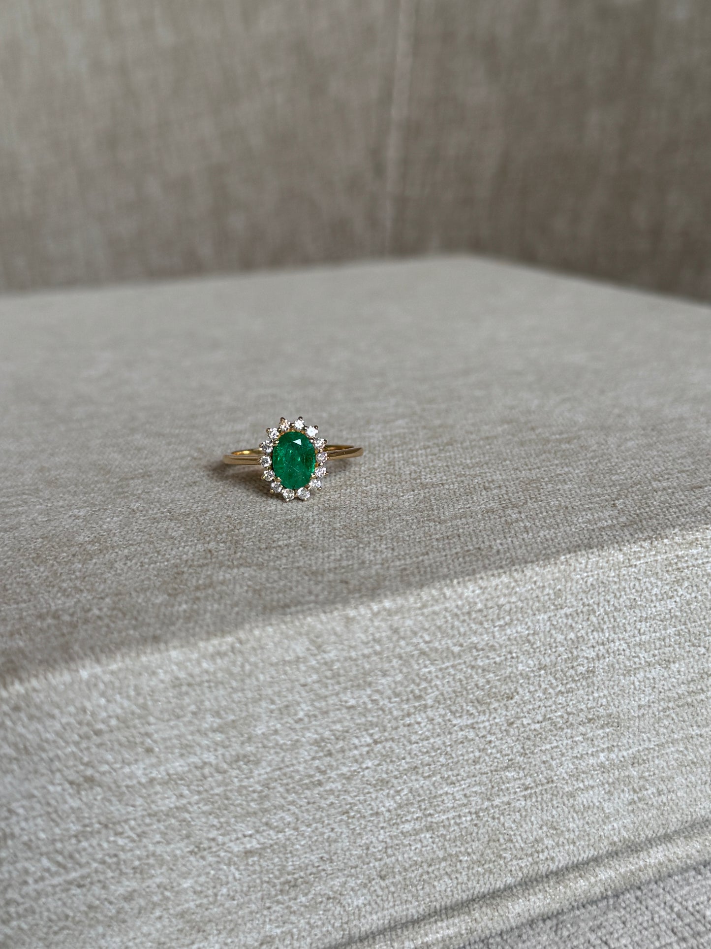 Anillo lady di de esmeralda y diamantes