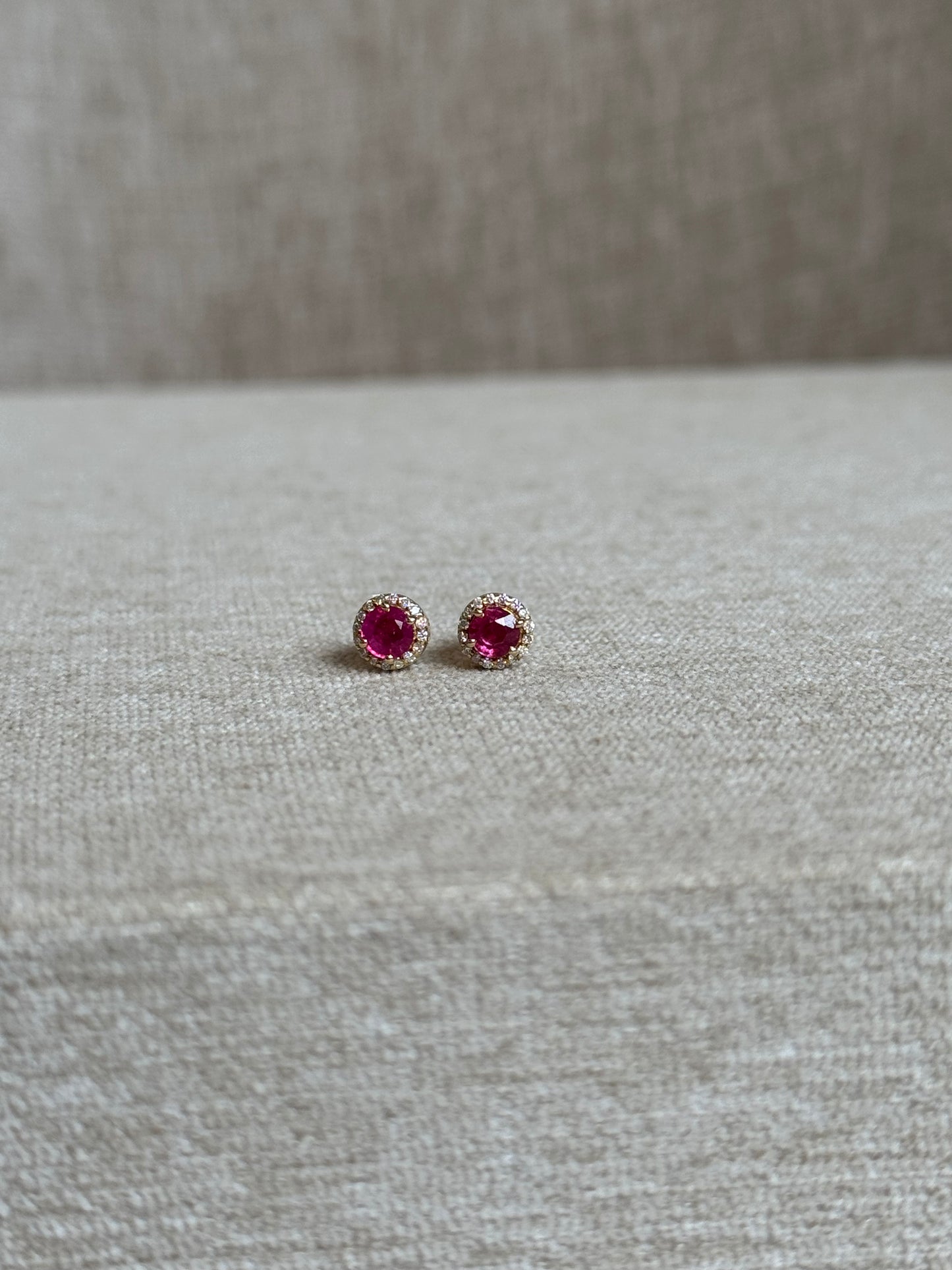 Aretes Rubí y Diamantes en Oro 14k