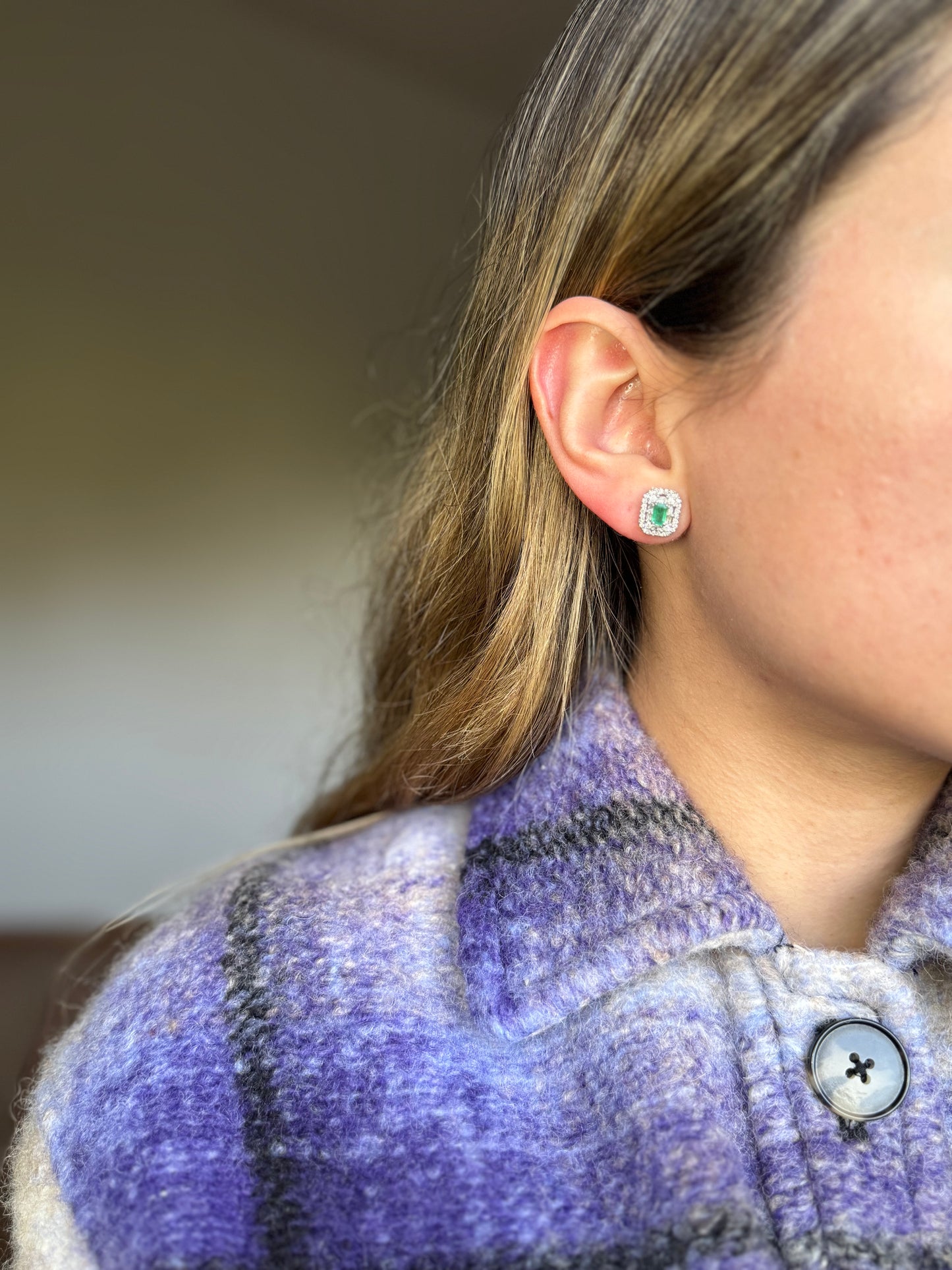 Aretes de esmeralda y doble halo de diamantes 14k