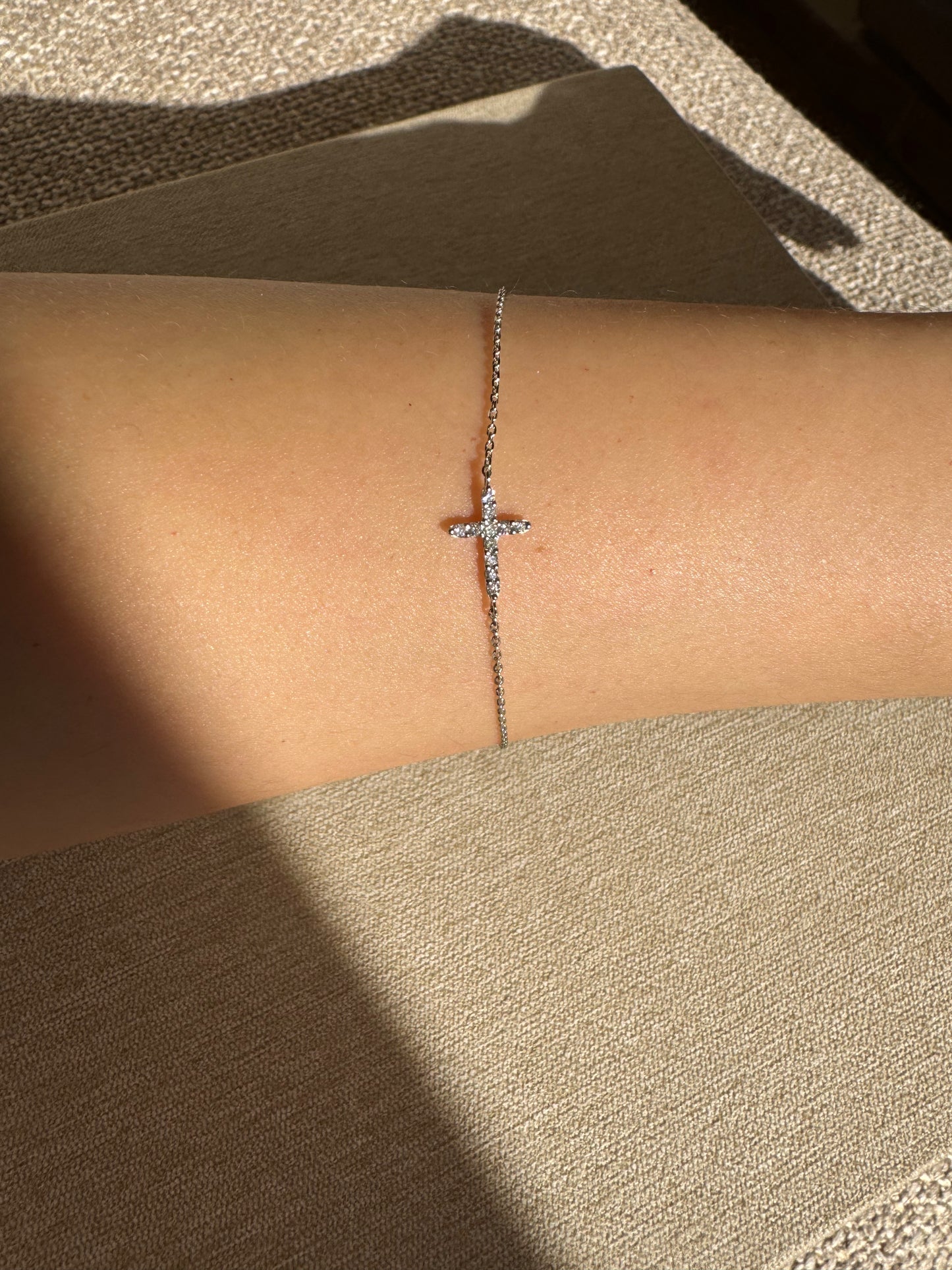 Pulsera Cruz Diamantes Oro 18k
