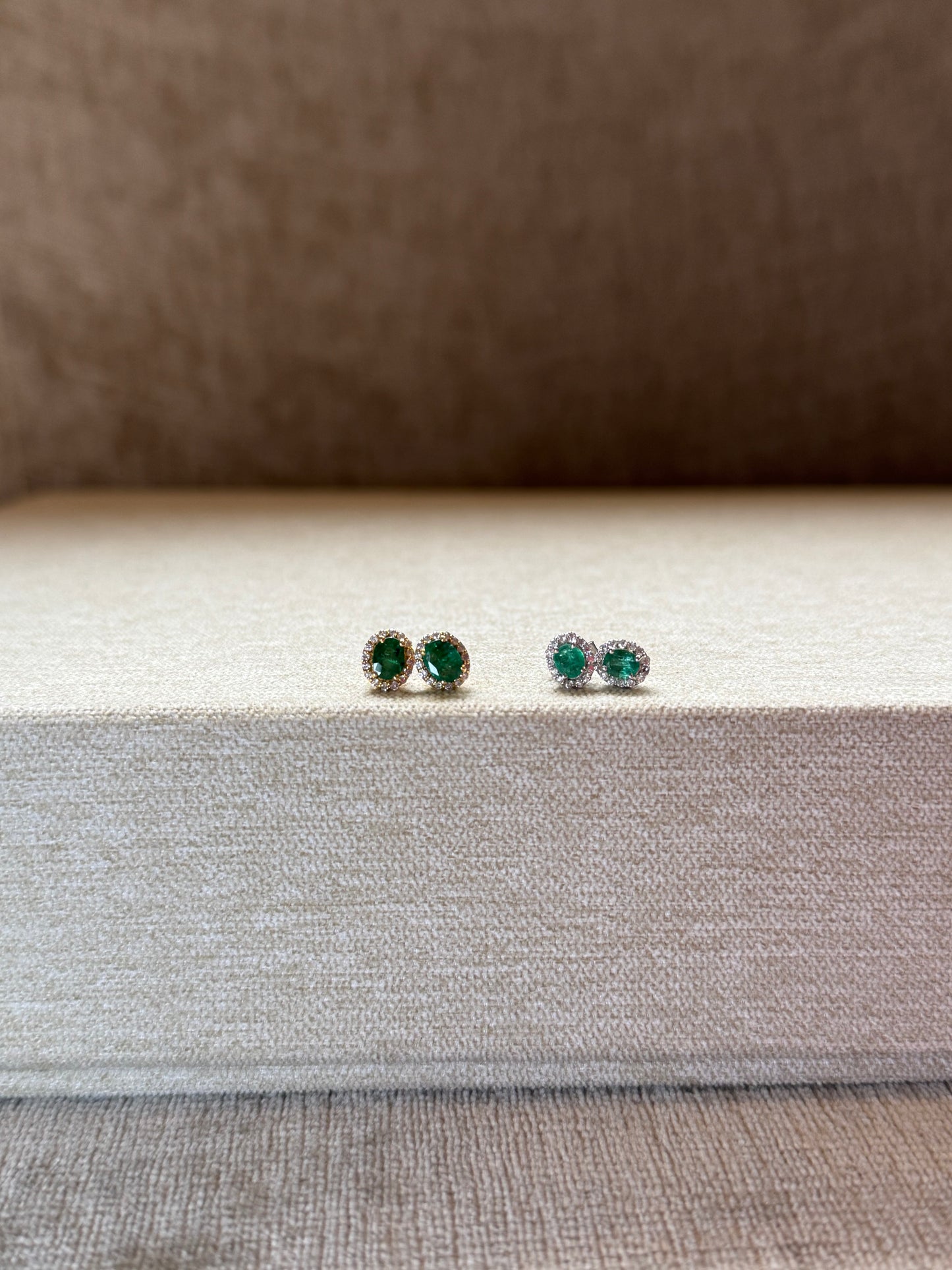 Aretes Corte Oval Esmeralda y Diamantes en Oro 14k