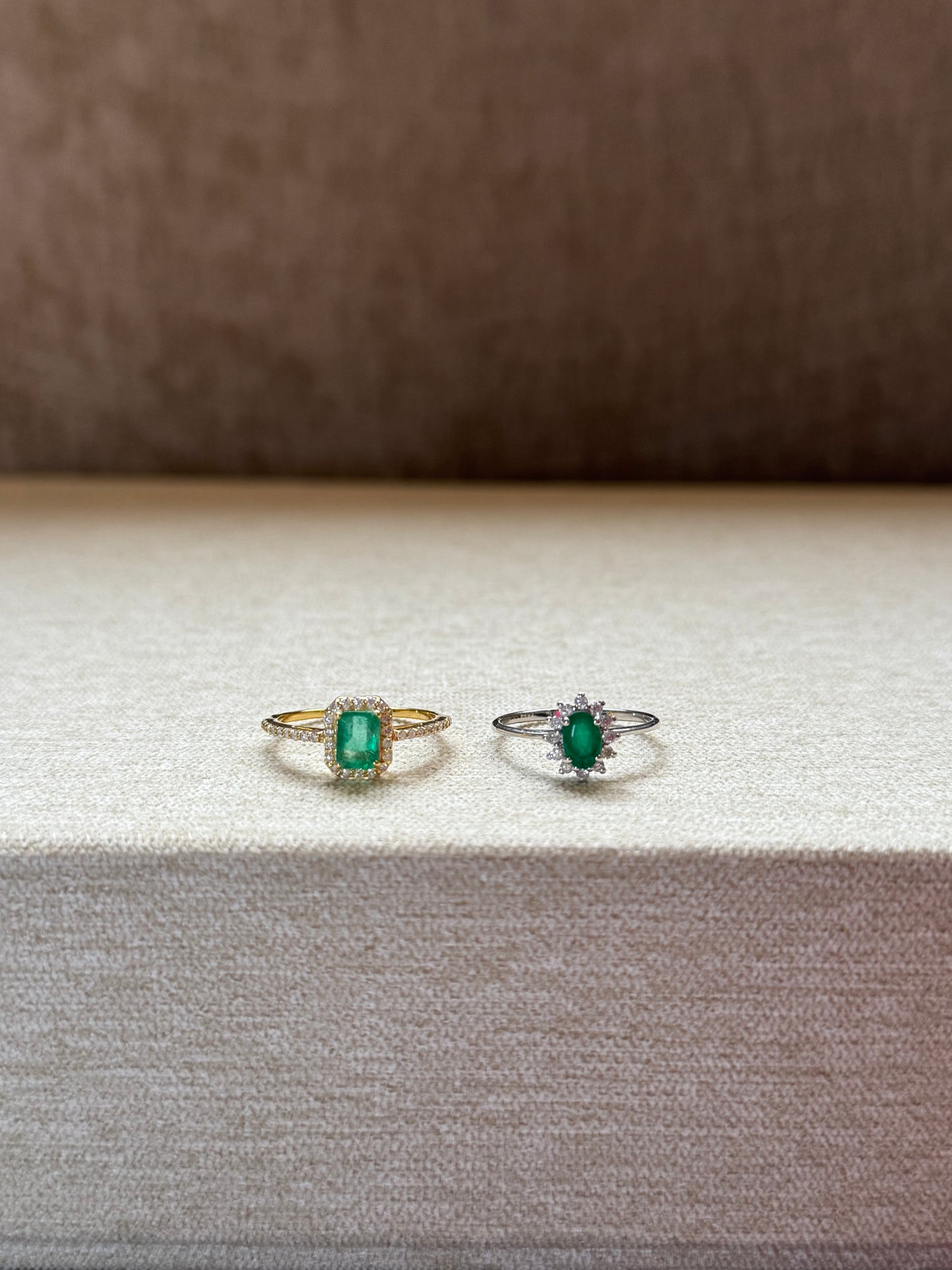 Anillo de Esmeralda corte oval y Diamante Oro 14k