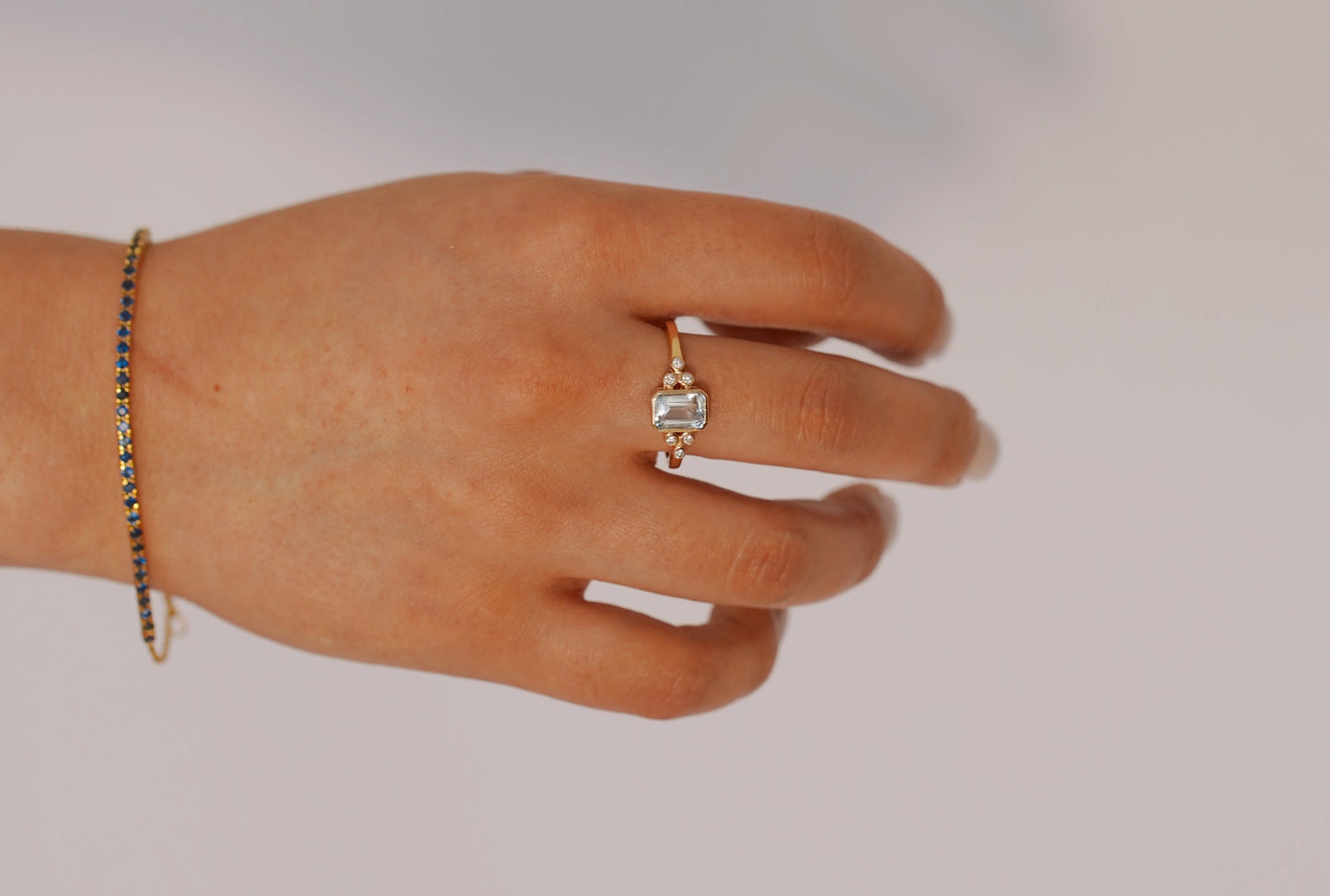 Anillo Aguamarina y Diamante Oro 14k Bisel