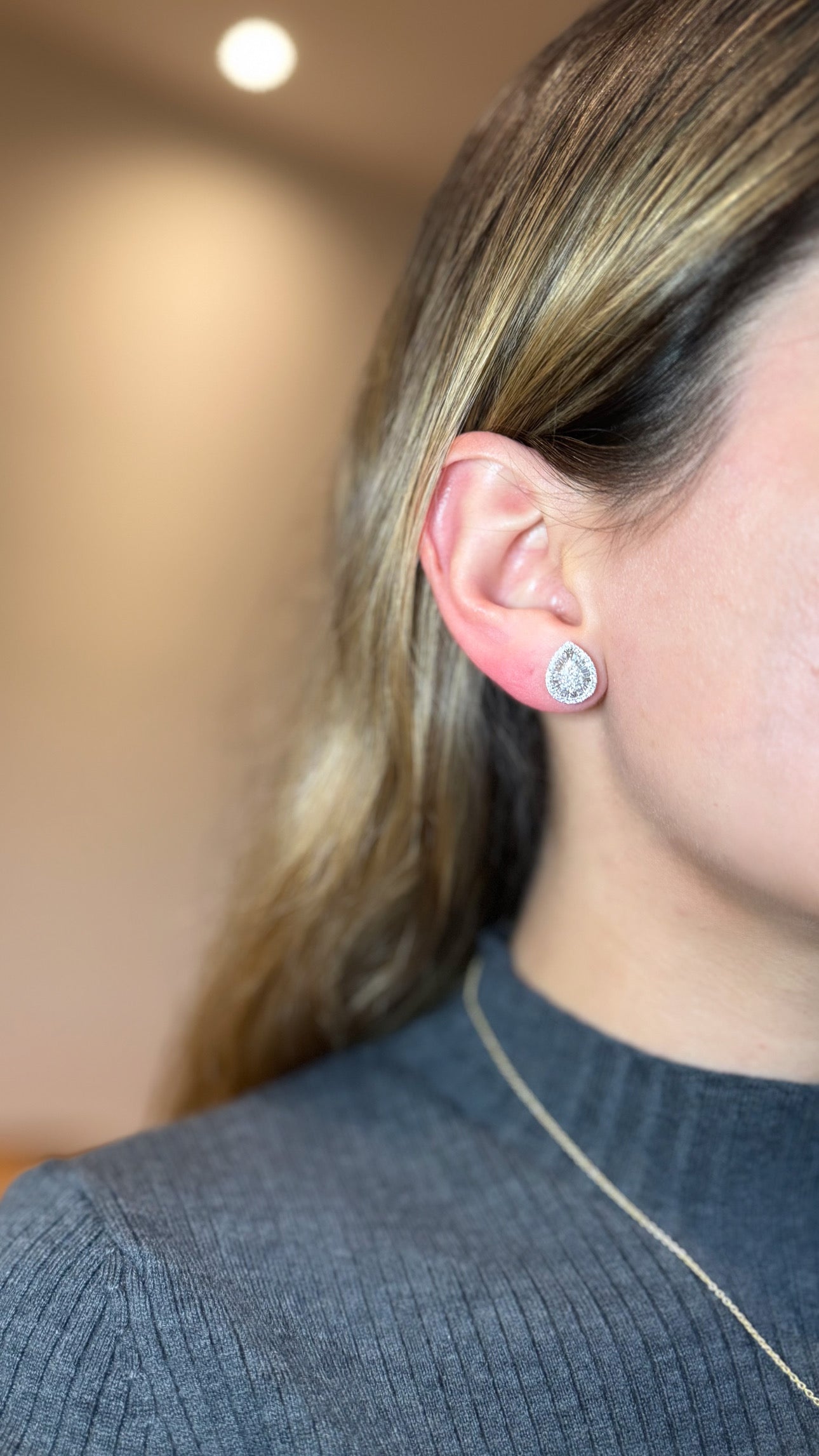 Aretes cluster de diamantes en pera 18k