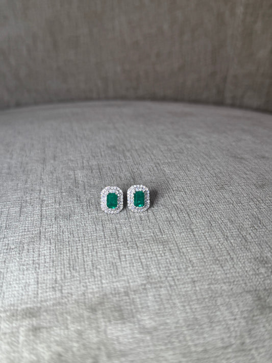 Aretes de esmeralda con doble halo de diamantes