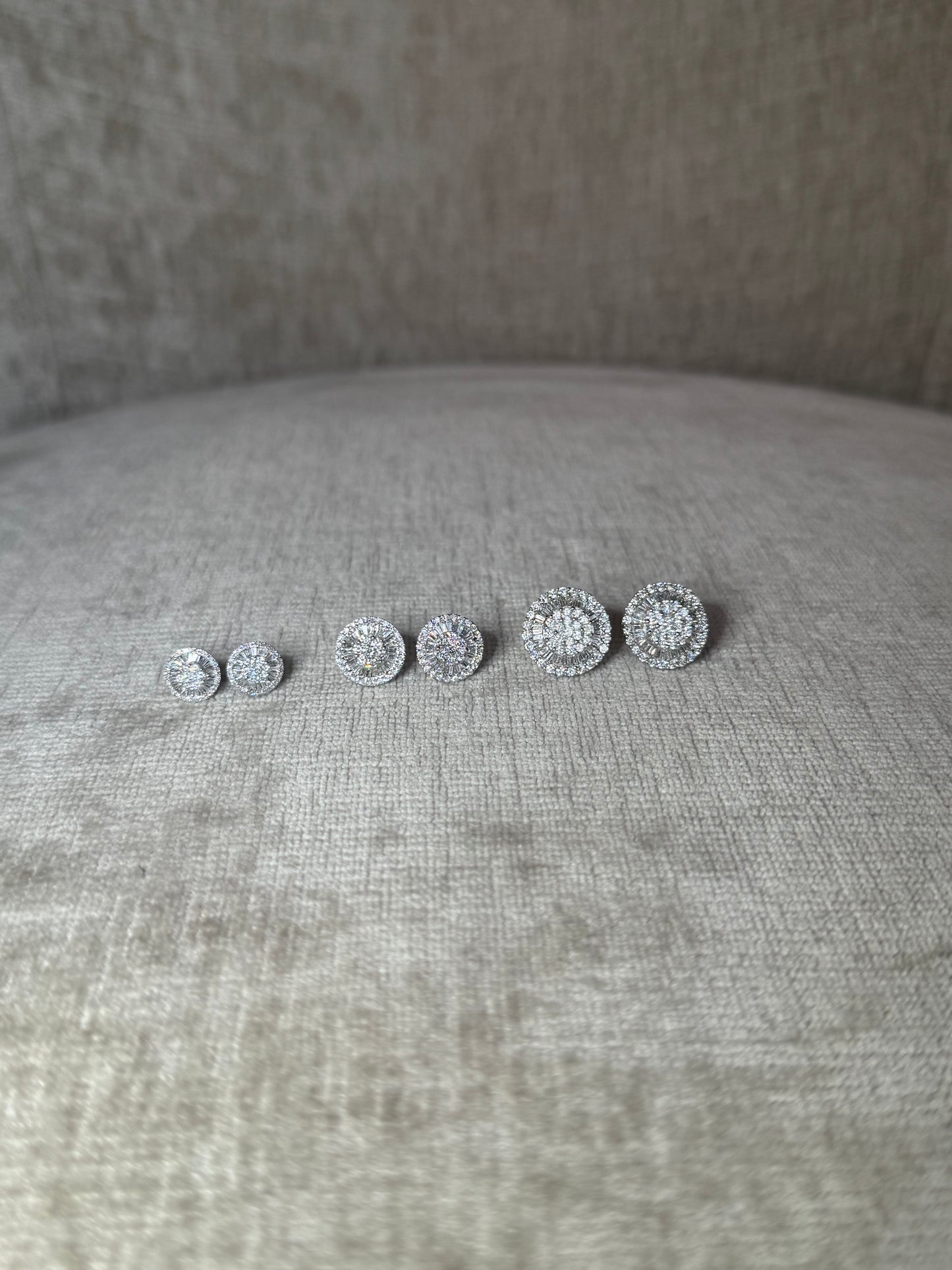 Aretes medianos circulares cluster de Diamantes 18k