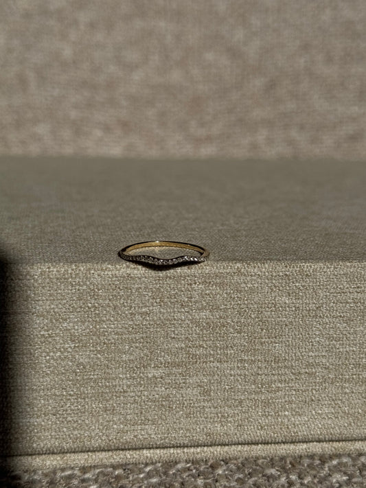Anillo Curvo de Diamante Oro 14k