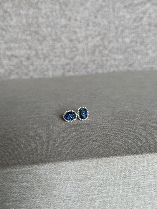 Aretes Oval Cluster de Zafiro y Diamantes en Oro 14k