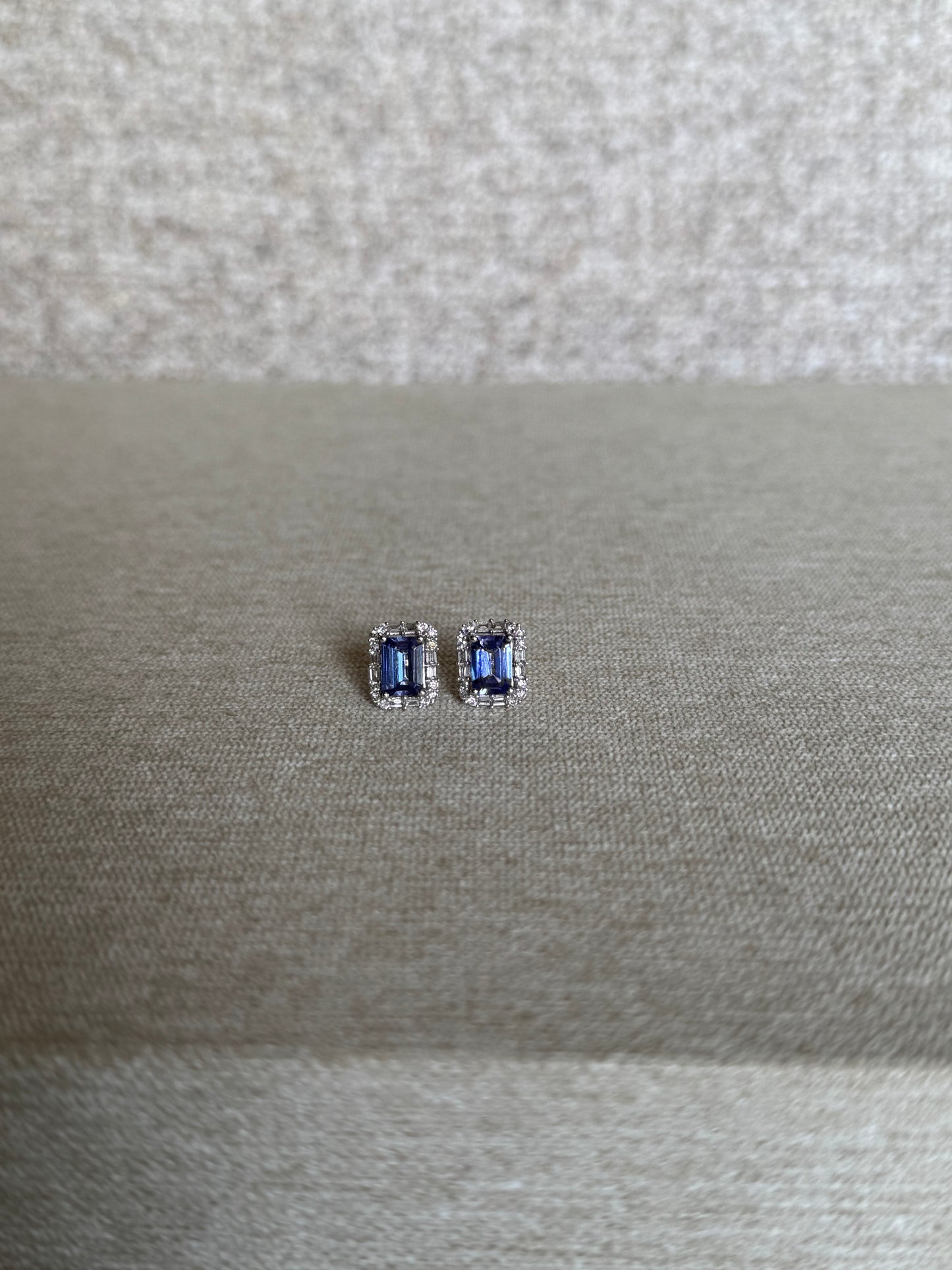 Aretes de tanzanita y diamantes 18k