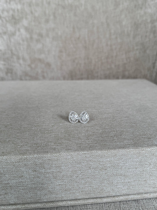 Aretes cluster de diamantes en pera 18k