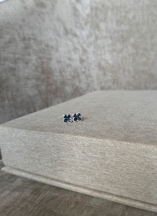 Aretes en forma de flor de Zafiro y Diamantes