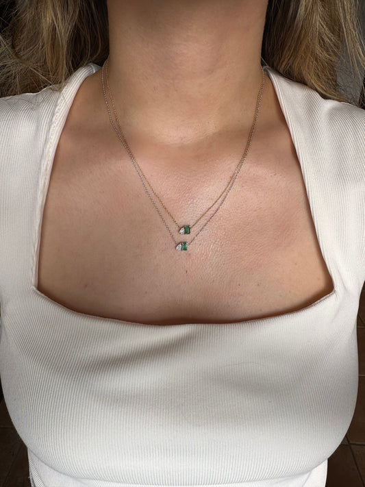 Collar tú y yo esmeralda y diamante oro 14k