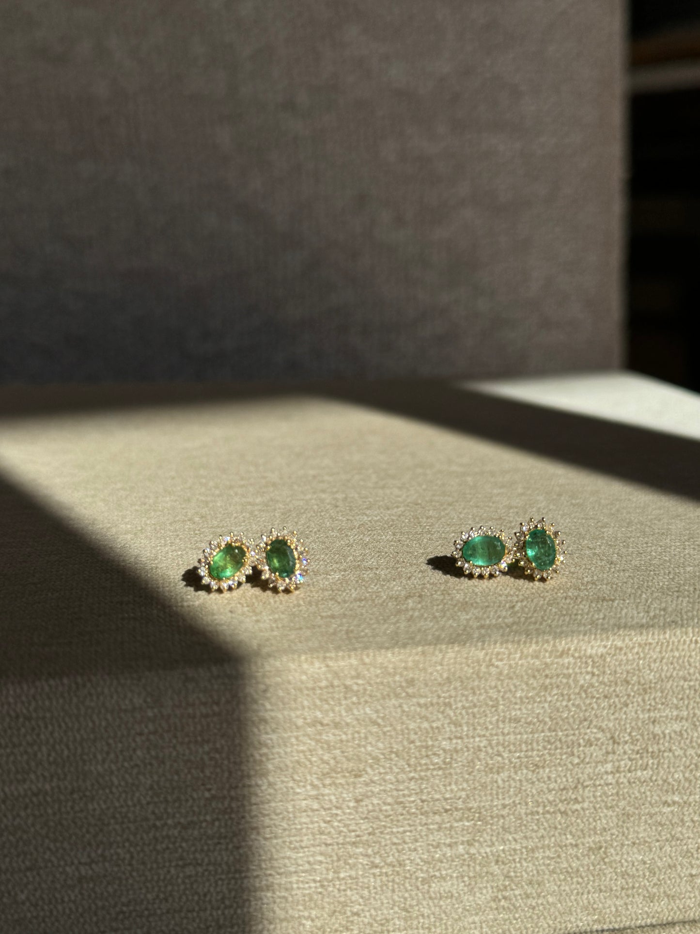 Aretes Estrella Esmeralda y Diamantes en Oro 14k
