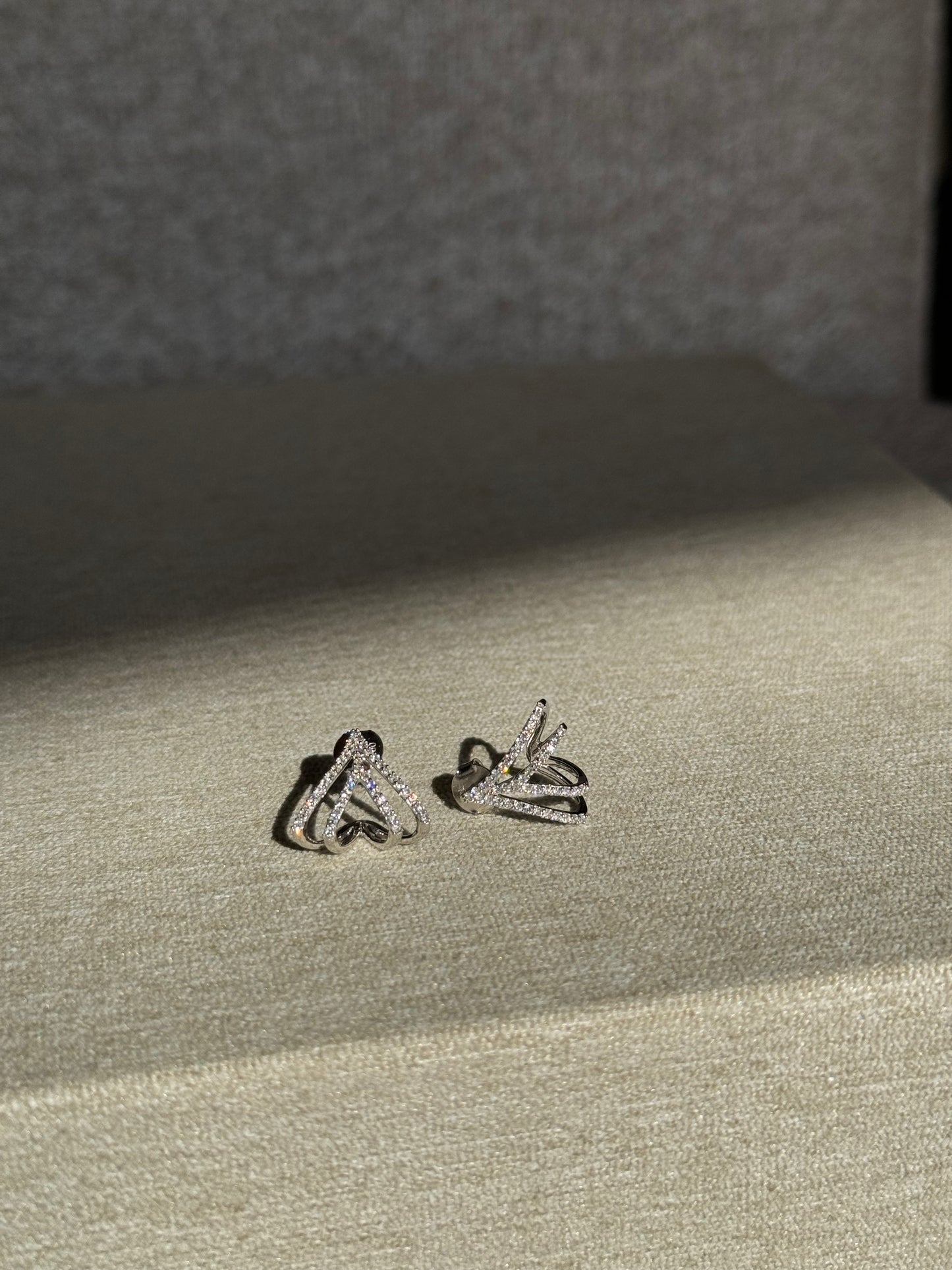 Aretes tipo doble arracada en oro de 18k