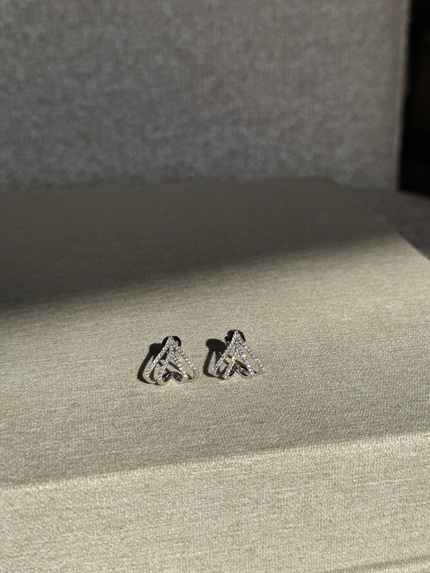 Aretes tipo doble arracada en oro de 18k
