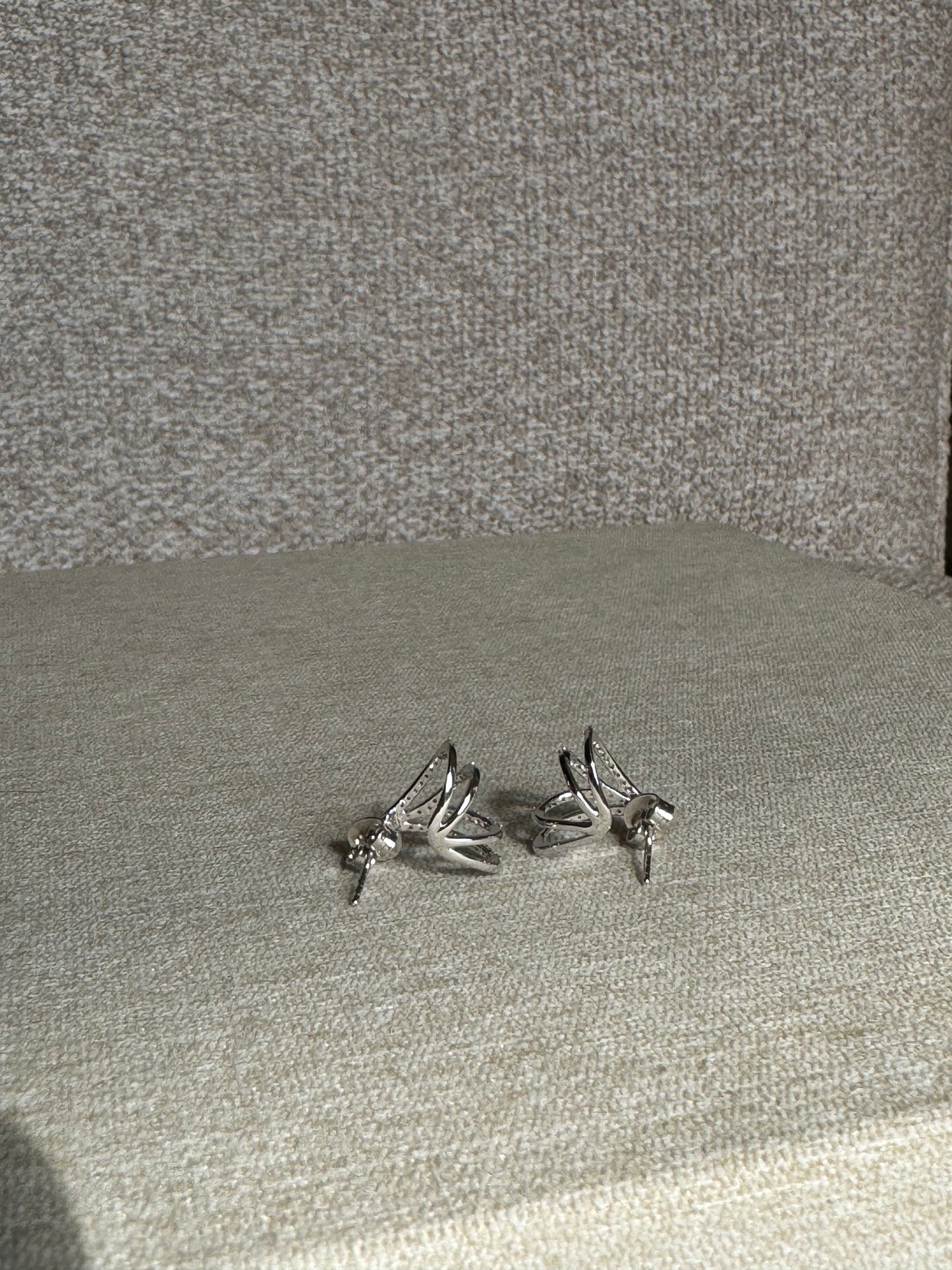 Aretes tipo doble arracada en oro de 18k