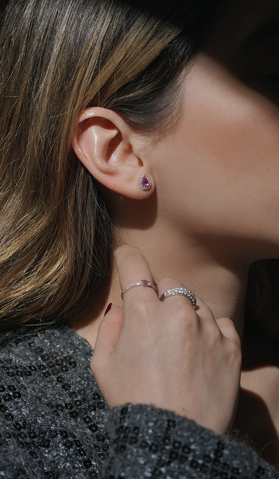 Aretes corte pera zafiro rosa y diamantes